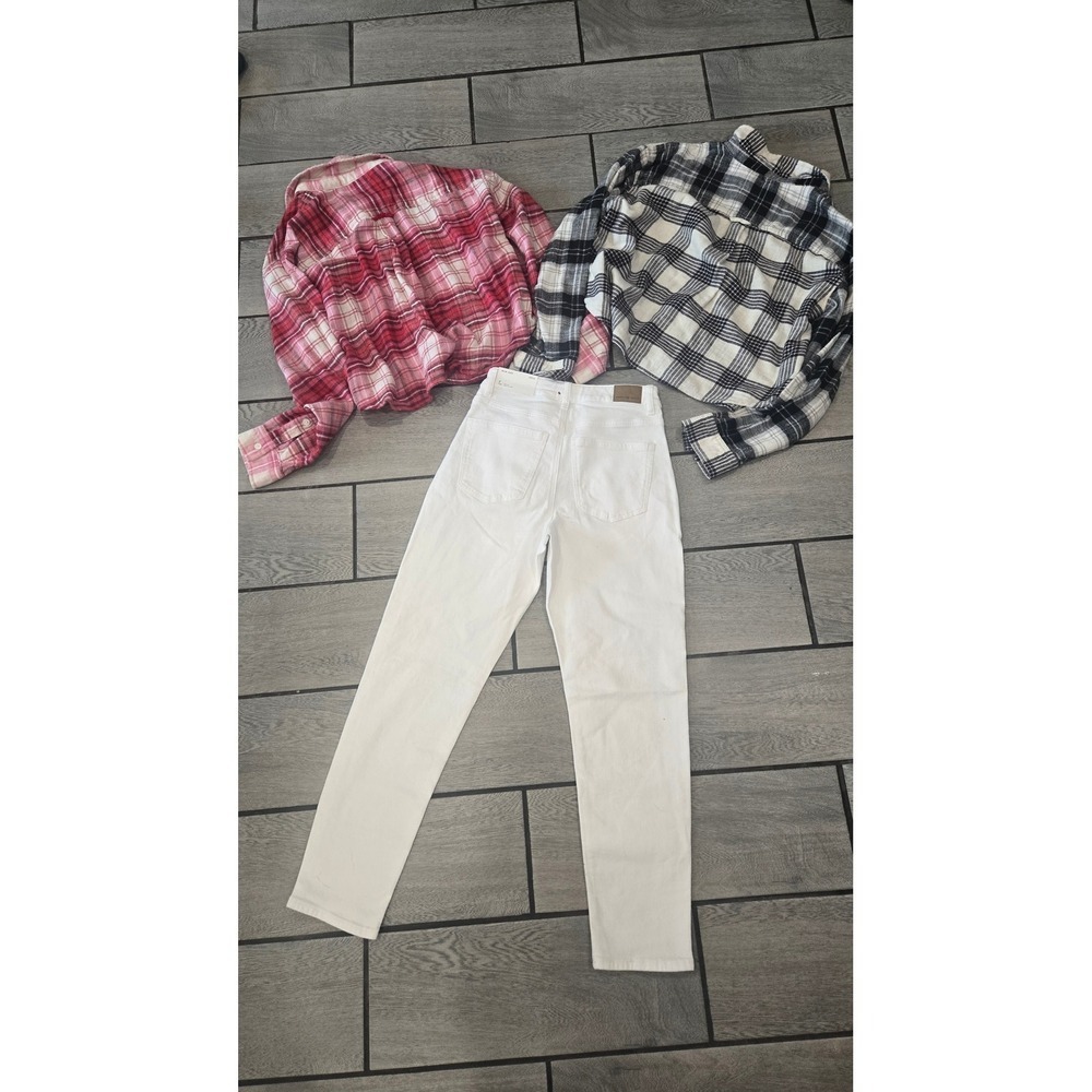 American Eagle Bundle White Mom Jeans & 2 Cropped Plaid Flannel Shirts L/‎ XL